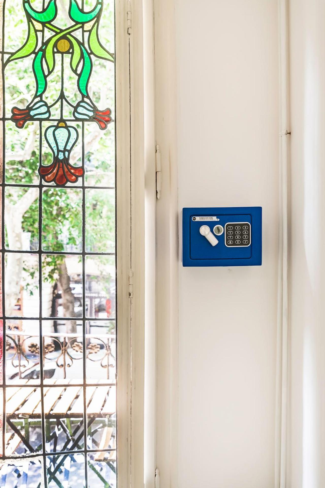 Hostel B-Garden Bcn Barcelona Zewnętrze zdjęcie